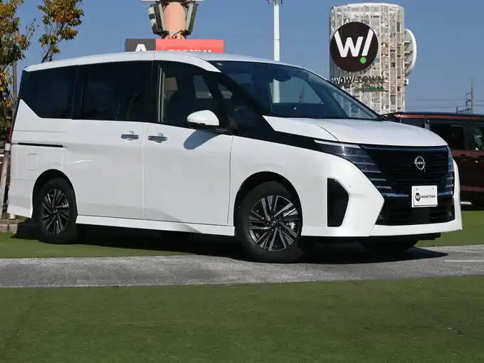 新着情報“セレナe－パワー ハイウェイスターV”2025年式プリズムホワイト入荷しました！