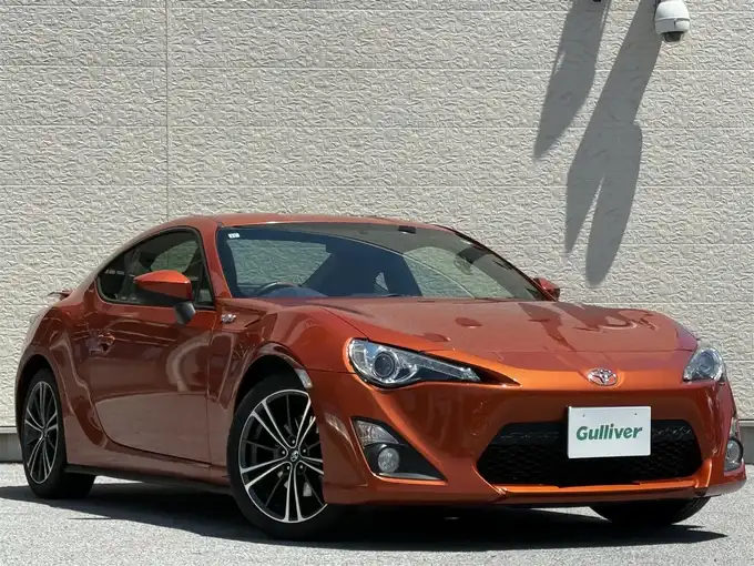 新着情報“８６GTリミテッド”2015年式オレンジメタリック入荷しました！