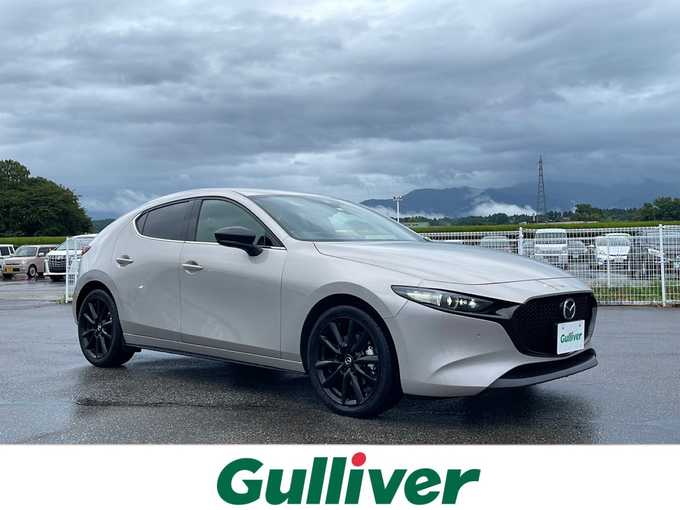 新着情報“ＭＡＺＤＡ３ファストバックXD ブラックトーンエディション”2023年式プラチナクォーツメタリック入荷しました！