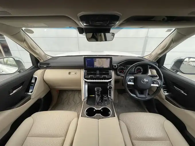 新着情報“ランドクルーザーZX”2024年式プレシャスホワイトパール入荷