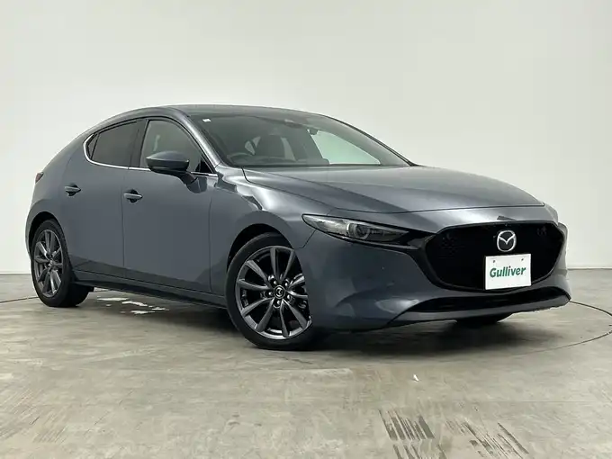 新着情報“ＭＡＺＤＡ３ファストバック20Sバーガンディ セレクション”2021年式ポリメタルグレーM入荷しました！