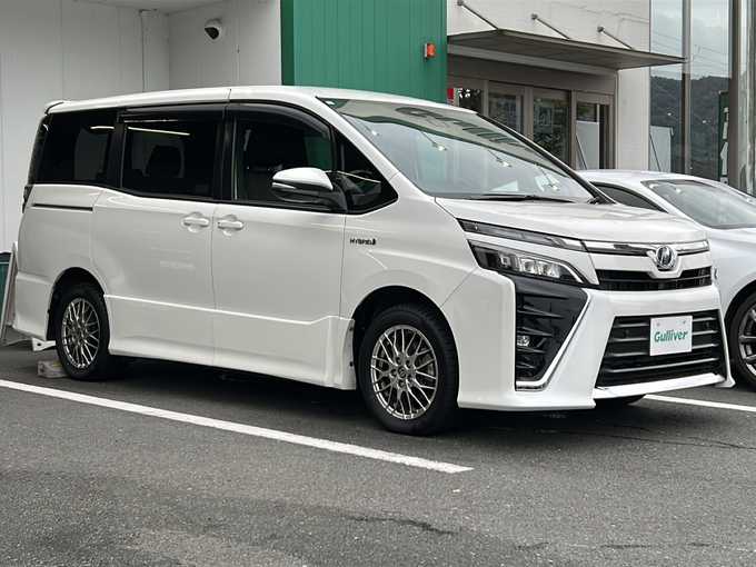 新着情報“ヴォクシーハイブリッドZS”2020年式ホワイトパールクリスタルシャイン入荷しました！