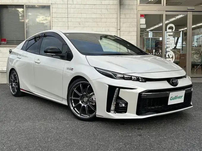 新着情報“プリウスＰＨＶS GRスポーツ”2018年式ホワイトパールクリスタルシャイン入荷しました！