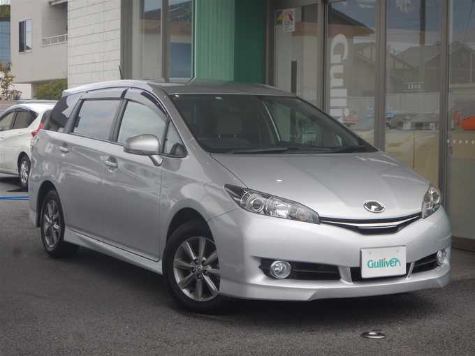 新着情報“ウィッシュ1．8G”2014年式シルバーM入荷しました！