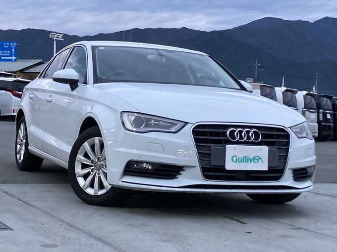 新着情報“Ａ３セダン1．4TFSI”2015年式グレイシアホワイトメタリック入荷しました！