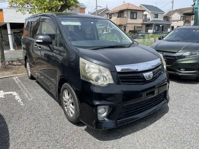 新着情報“ノアSi”2012年式ブラック入荷しました！