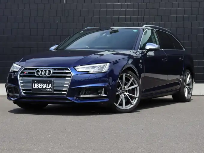 新着情報“Ｓ４アバントベースグレード”2018年式紺入荷しました！