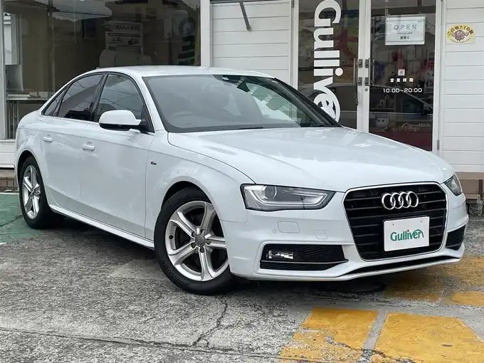 新着情報“Ａ４2．0 TFSI”2013年式グレイシアホワイトメタリック入荷しました！