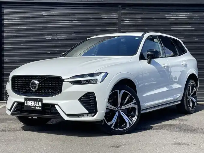 新着情報“ＸＣ６０B6 AWD Rデザイン エアサスペンション装着車”2022年式クリスタルホワイトP入荷しました！