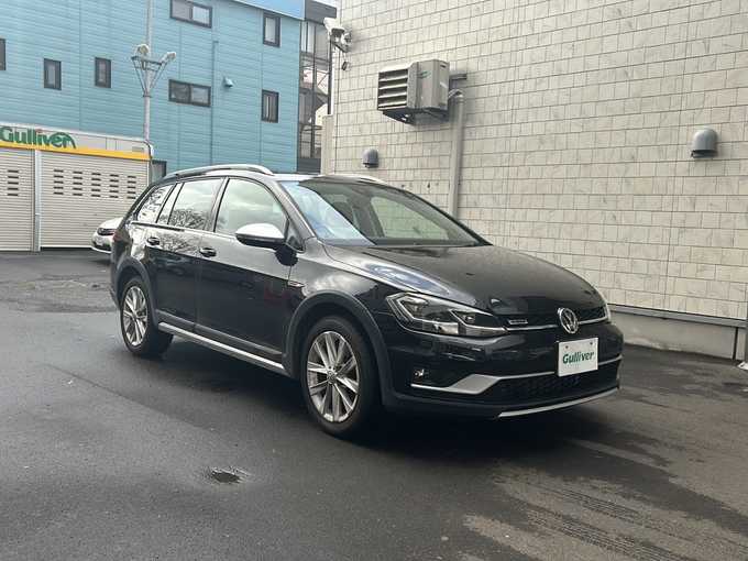 新着情報“ゴルフオールトラックTSI 4モーション”2017年式黒入荷しました！