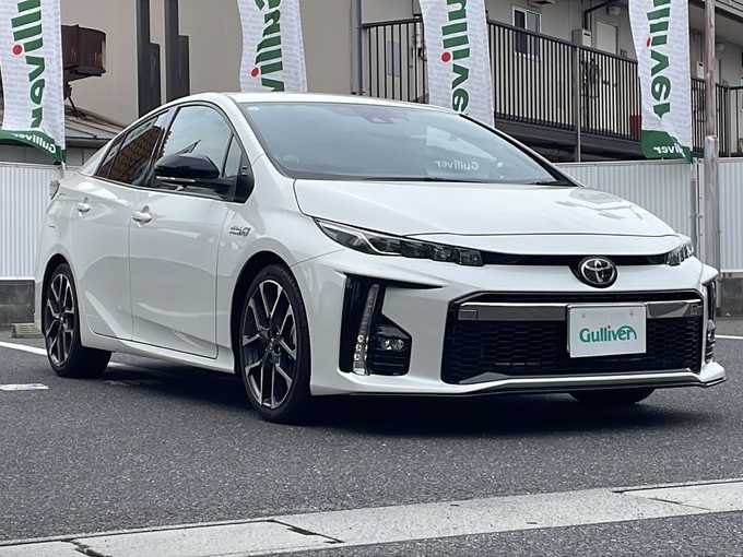 新着情報“プリウスＰＨＶS GRスポーツ”2019年式ホワイトパールクリスタルシャイン入荷しました！