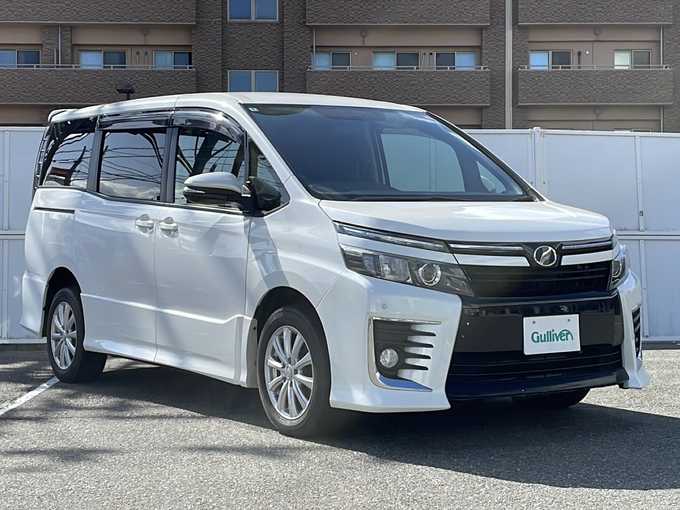 新着情報“ヴォクシーZS”2014年式ホワイトパールクリスタルシャイン入荷しました！