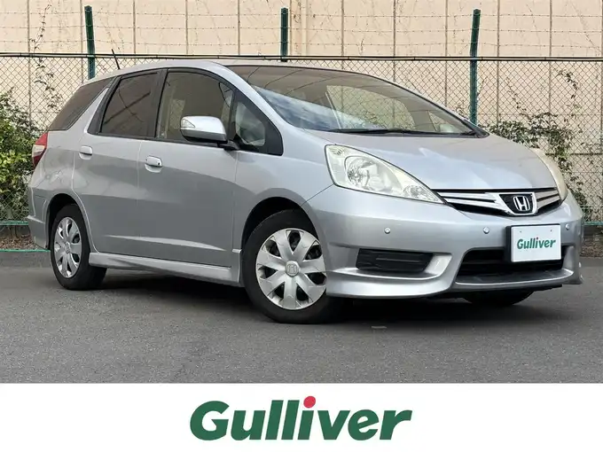 新着情報“フィットシャトル15X”2012年式アラバスターシルバーメタリック入荷しました！