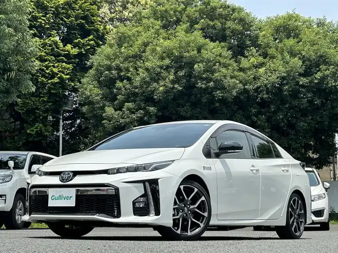 新着情報“プリウスＰＨＶS GRスポーツ”2019年式ホワイトパールクリスタルシャイン入荷しました！