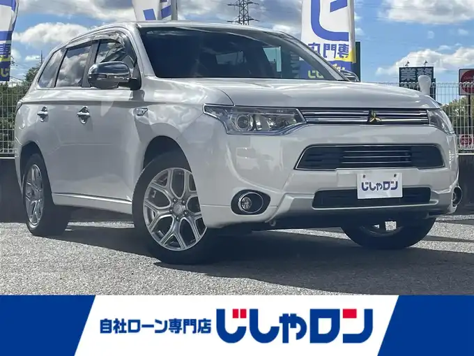 新着情報“アウトランダーＰＨＥＶGセーフティパッケージ”2014年式シルキーホワイト入荷しました！