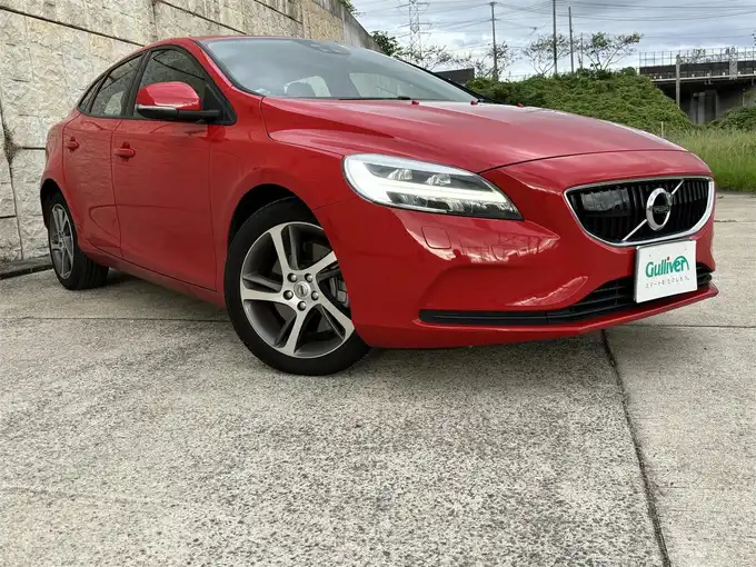 新着情報“Ｖ４０D4 インスクリプション”2018年式パッションレッド入荷しました！