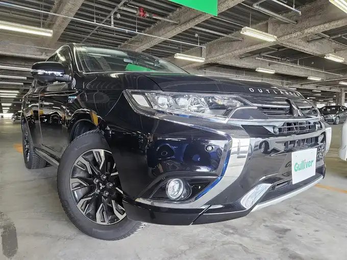 新着情報“アウトランダーＰＨＥＶGプレミアムパッケージ”2017年式アメジストブラック入荷しました！