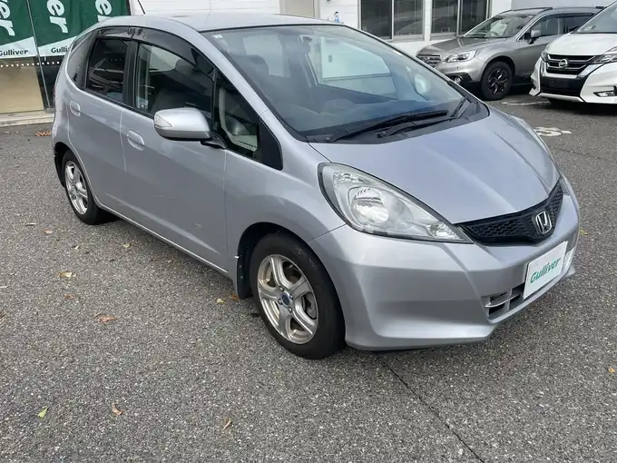 新着情報“フィットG”2011年式アラバスターシルバーメタリック入荷しました！