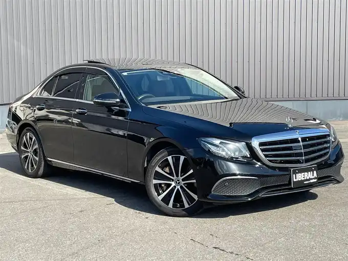 新着情報“ＥクラスE450 4マチック エクスクルーシブ”2020年式オブシディアンブラック入荷しました！