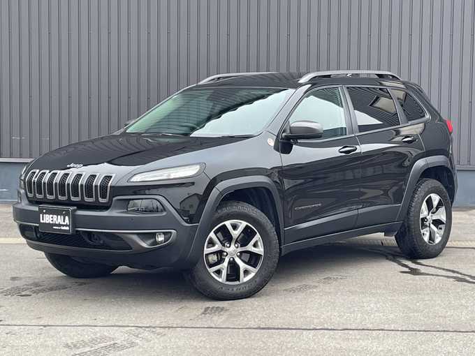 新着情報“ジープ・チェロキートレイルホーク”2016年式黒入荷しました！