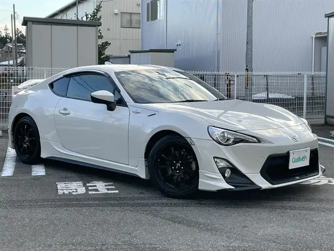 新着情報“８６GT”2014年式クリスタルホワイトパール入荷しました！