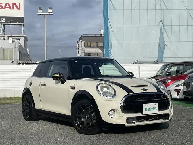 新着情報“ＭＩＮＩクーパーS”2015年式ペッパー・ホワイト入荷しました！