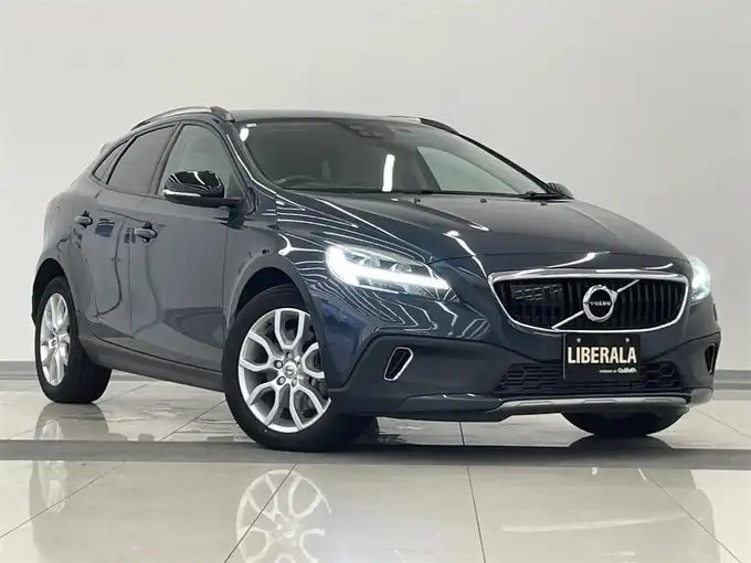 新着情報“Ｖ４０クロスカントリー D4 モメンタム”2016年式デニムブルーメタリック入荷しました！