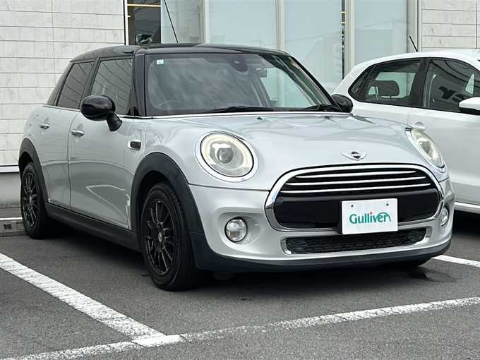 新着情報“ＭＩＮＩクーパー サザーク”2017年式ホワイト・シルバー入荷しました！