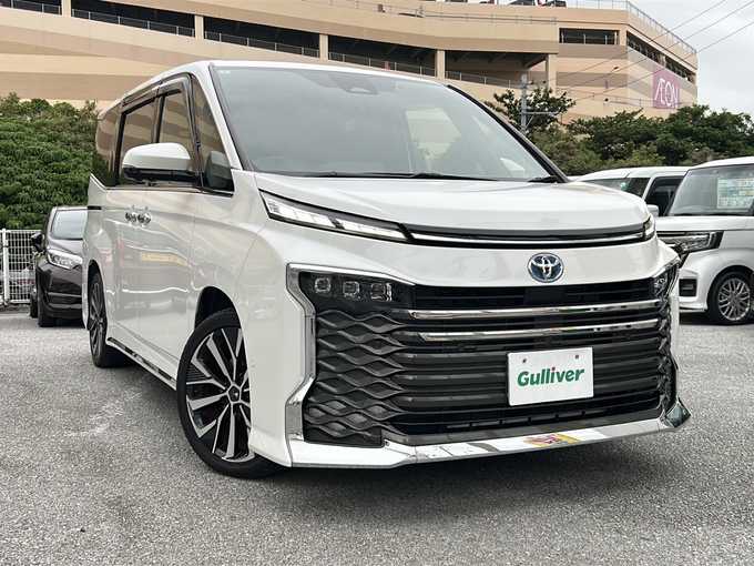 新着情報“ヴォクシーハイブリッドS－Z”2022年式ホワイトパールクリスタルシャイン入荷しました！