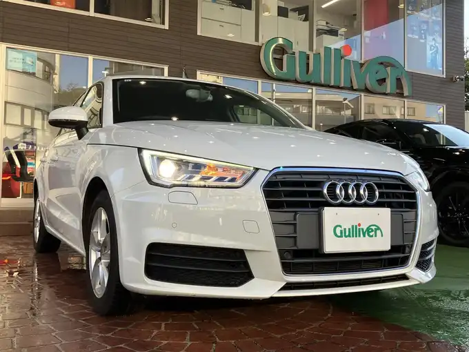 新着情報“Ａ１スポーツバック1．0TFSI”2015年式グレイシアホワイトメタリック入荷しました！