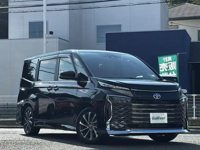 新着情報“ヴォクシーハイブリッドS－Z”2025年式アティチュードブラックマイカ入荷しました！