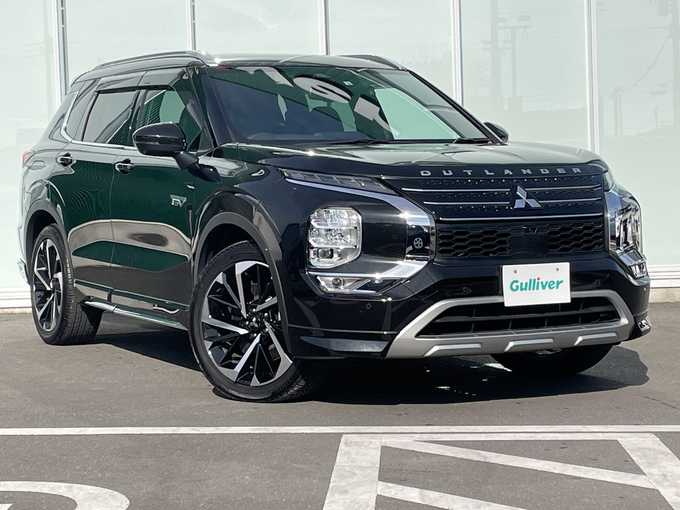 新着情報“アウトランダーＰＨＥＶP”2022年式ブラックダイヤモンド入荷しました！