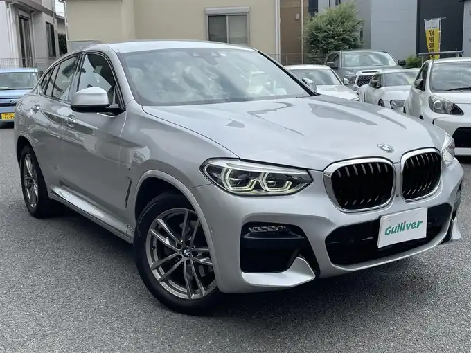 新着情報“Ｘ４xDrive 20d Mスポーツ”2020年式グレイシャーシルバー入荷しました！