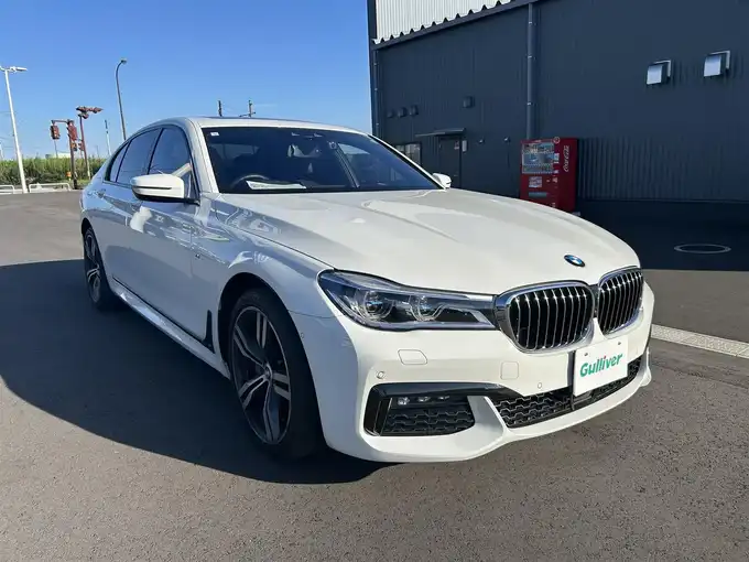 新着情報“７シリーズ740i Mスポーツ”2019年式白入荷しました！