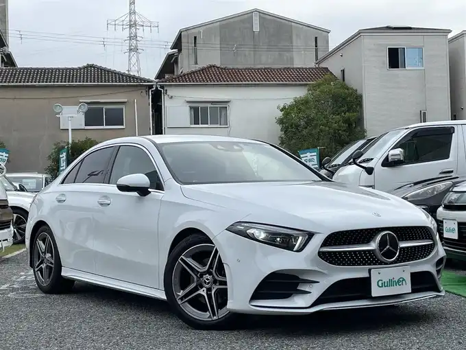 新着情報“ＡクラスセダンA200d セダン AMGラインパッケージ”2022年式デジタルホワイト入荷しました！