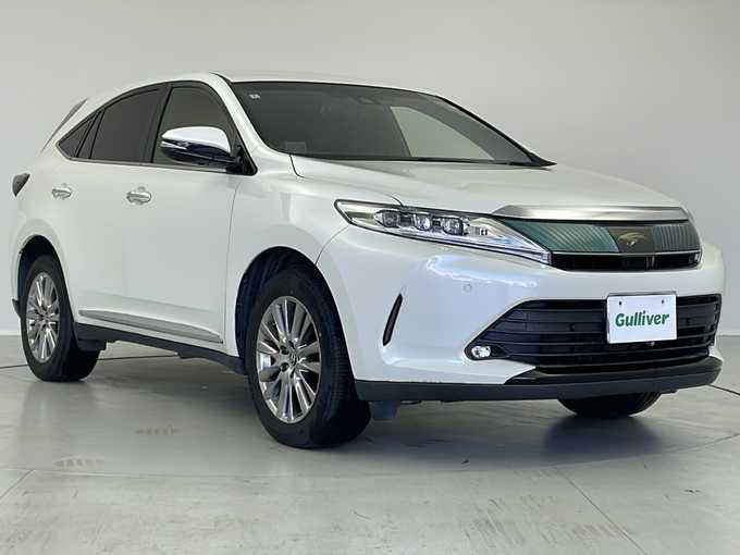 新着情報“ハリアープレミアム”2018年式ホワイトパールクリスタルシャイン入荷しました！