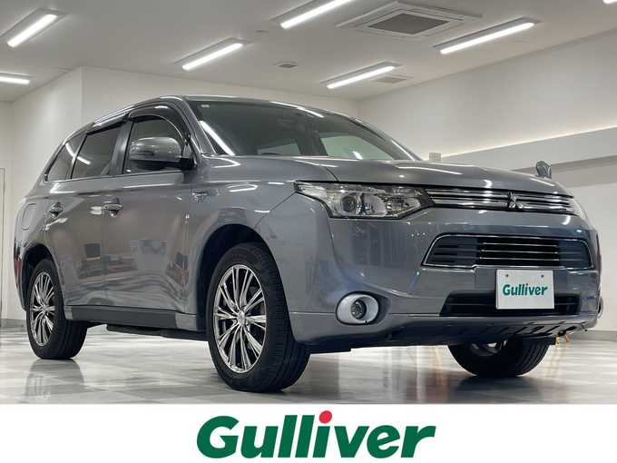 新着情報“アウトランダーＰＨＥＶG”2014年式チタニウムグレーメタリック入荷しました！