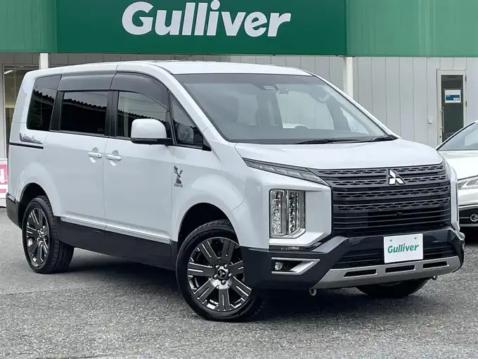 新着情報“デリカＤ：５ジャスパー”2022年式ホワイトダイヤモントド/グラファイトグレーメタリック入荷しました！