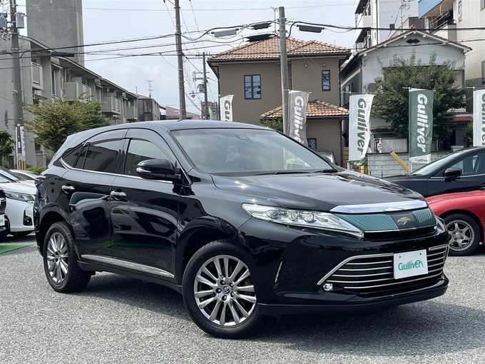 新着情報“ハリアープレミアム”2017年式ブラック入荷しました！