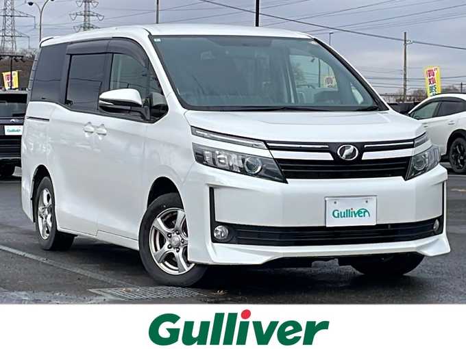 新着情報“ヴォクシーX Cパッケージ”2015年式ホワイトパールクリスタルシャイン入荷しました！