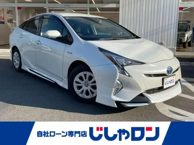 新着情報“プリウスSセーフティプラス”2017年式ホワイトパールクリスタルシャイン入荷しました！