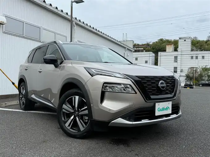 新着情報“エクストレイルG e－4ORCE”2022年式ベージュⅡ入荷しました！