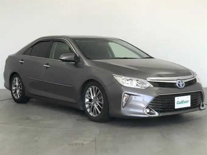 新着情報“カムリハイブリッド Gパッケージ・プレミアムブラック”2015年式グレーマイカM入荷しました！