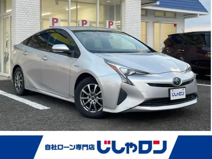 新着情報“プリウスS”2016年式シルバーM入荷しました！