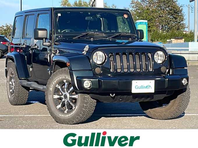 新着情報“ジープ・ラングラーアンリミテッドサハラ”2012年式ブラックフォレストグリーン入荷しました！