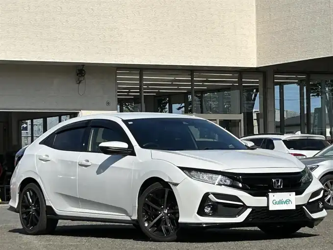 新着情報“シビックハッチバック”2020年式プラチナホワイトパール入荷しました！