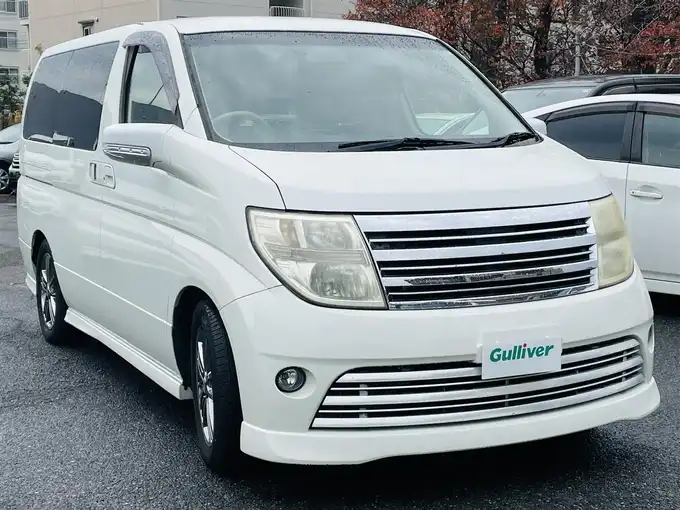 新着情報“エルグランドライダー”2005年式ホワイトパール入荷しました！