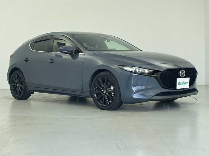 新着情報“ＭＡＺＤＡ３ファストバックXバーガンディ セレクション”2020年式ポリメタルグレーM入荷しました！