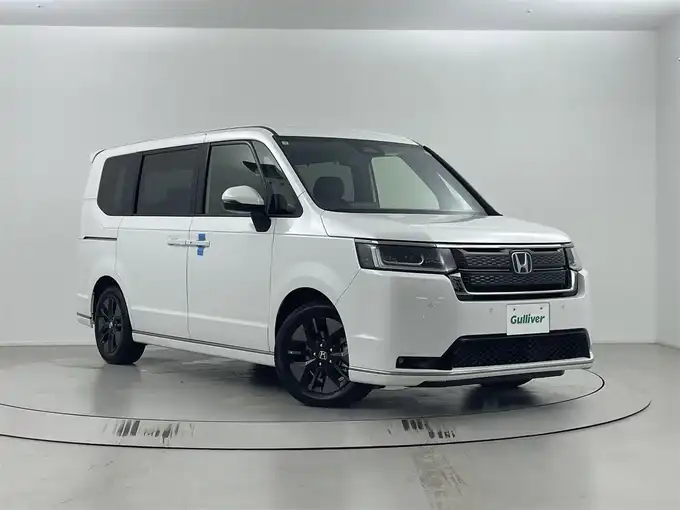 新着情報“ステップワゴンe:HEVスパーダ”2025年式プラチナムホワイトパール入荷しました！