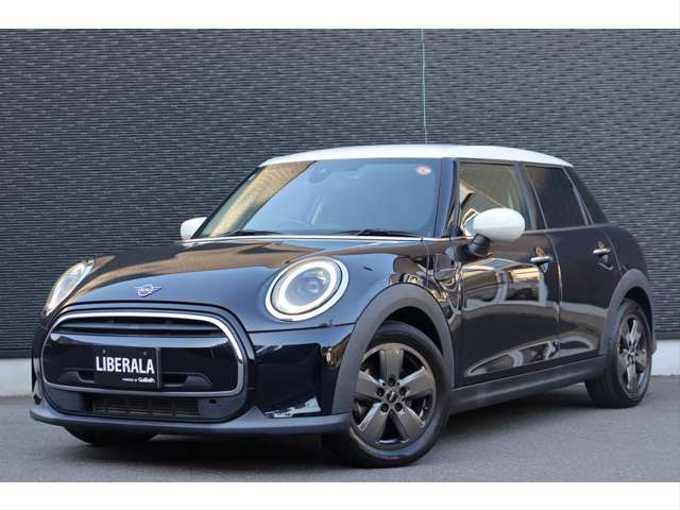 新着情報“ＭＩＮＩクーパーD”2022年式MINI Yoursエニグマティックブラック入荷しました！
